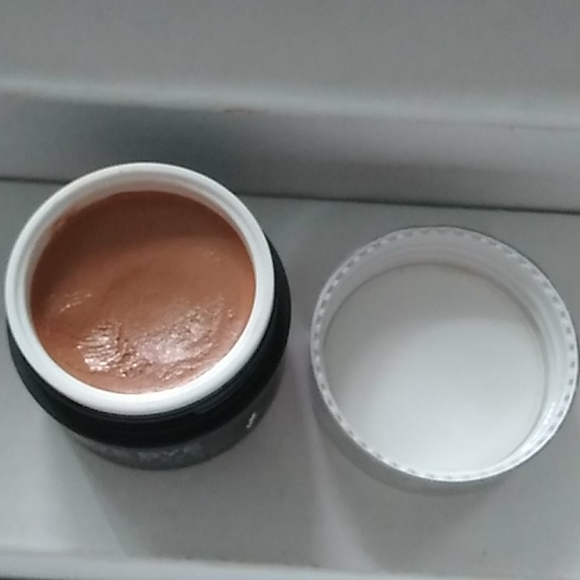 It cosmetics bye bye under eye concealing pot - Picture 2 of 3